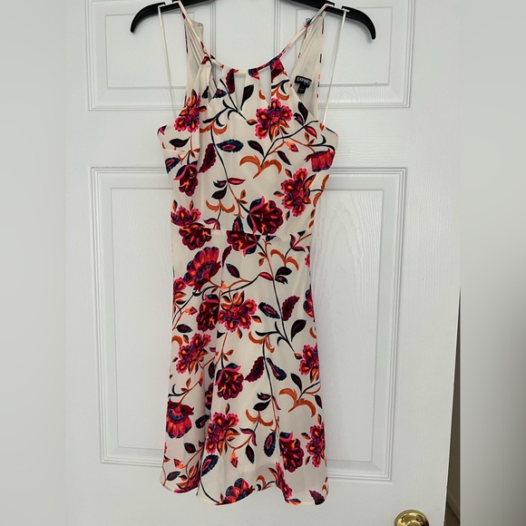 EXPRESS white floral dress NWT - Picture 2 of 6